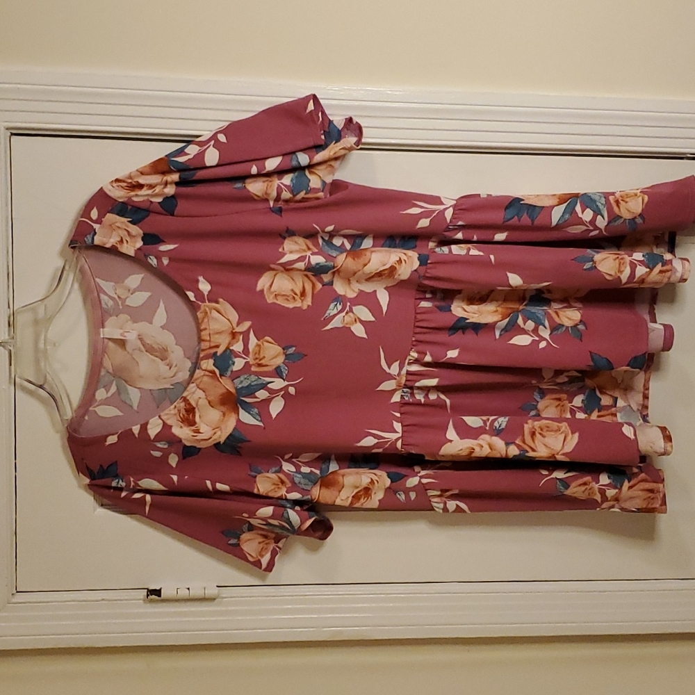 Cooper Road Collection, Short sleeve, 2x, high-low hem top.